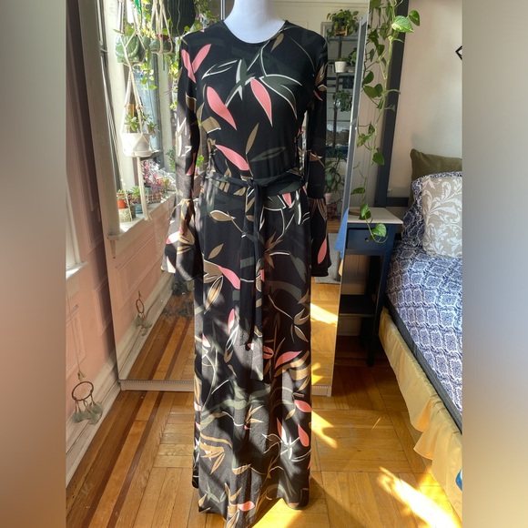 MISS CARIBE VIBRANT MODEST FLORAL MAXI DRESS 🥀 - Picture 1 of 9